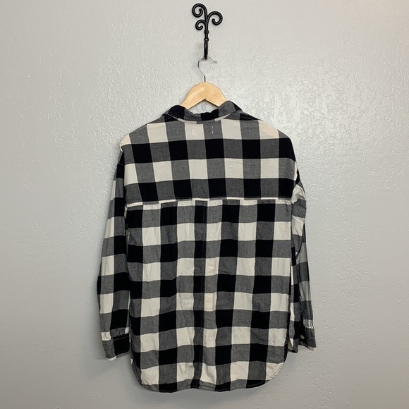 3/$25 Old Navy Plaid Overshirt. size XS, black and white. - Picture 6 of 12